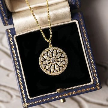 Huitan Romantic Sunflower Design Cubic Zirconia Necklace Women for Wedding Party Delicate Flower Pendant Necklace Trendy Jewelry