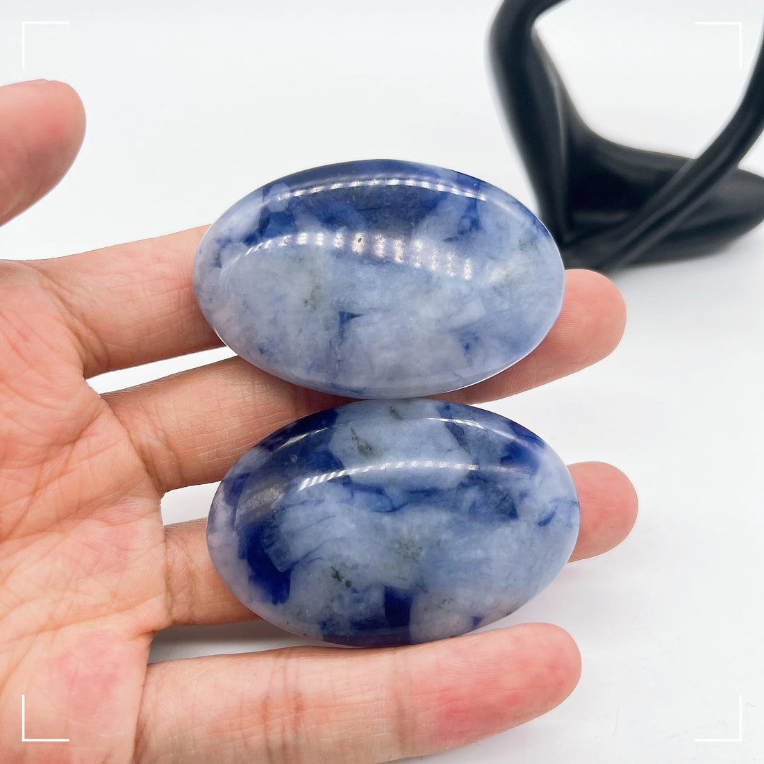 Natural Blue Sodalite Crystal Pocket Palm Stone Oval Decompression Energy Healing Crystal Jewelry Material Home Decor Gift