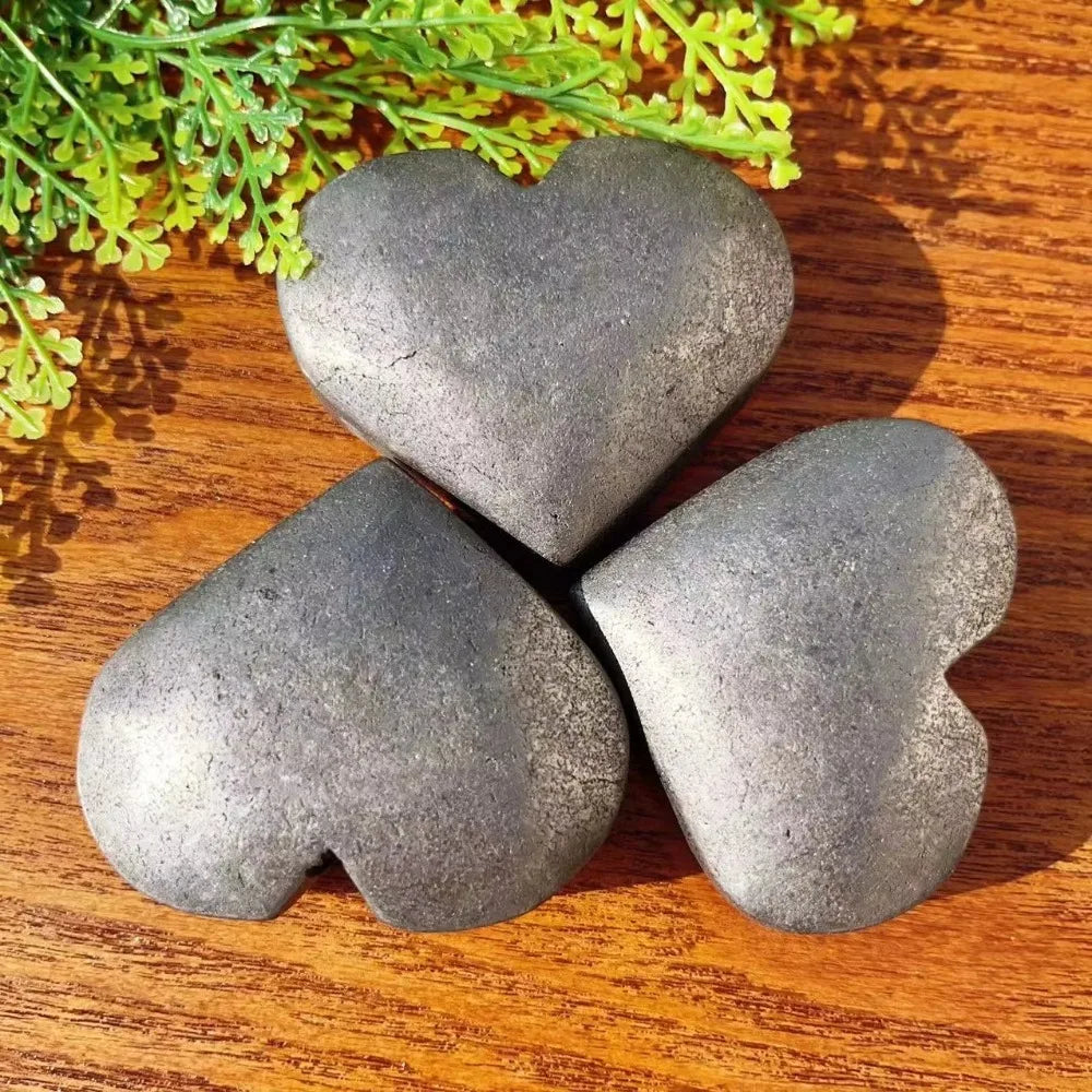 Natural Shungite Palm Stone Heart Shape Stones Room Decoration Purification Desktop Ornaments Feng Shui Spiritual Healing
