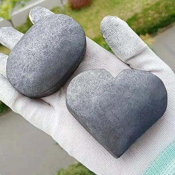 Natural Shungite Palm Stone Heart Shape Stones Room Decoration Purification Desktop Ornaments Feng Shui Spiritual Healing