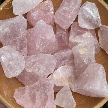 Natural Pink Quartz Raw Stone Fragrance Diffuser Stone No Cut Corners Irregular Shape Modern Simple Style Gemstone Material